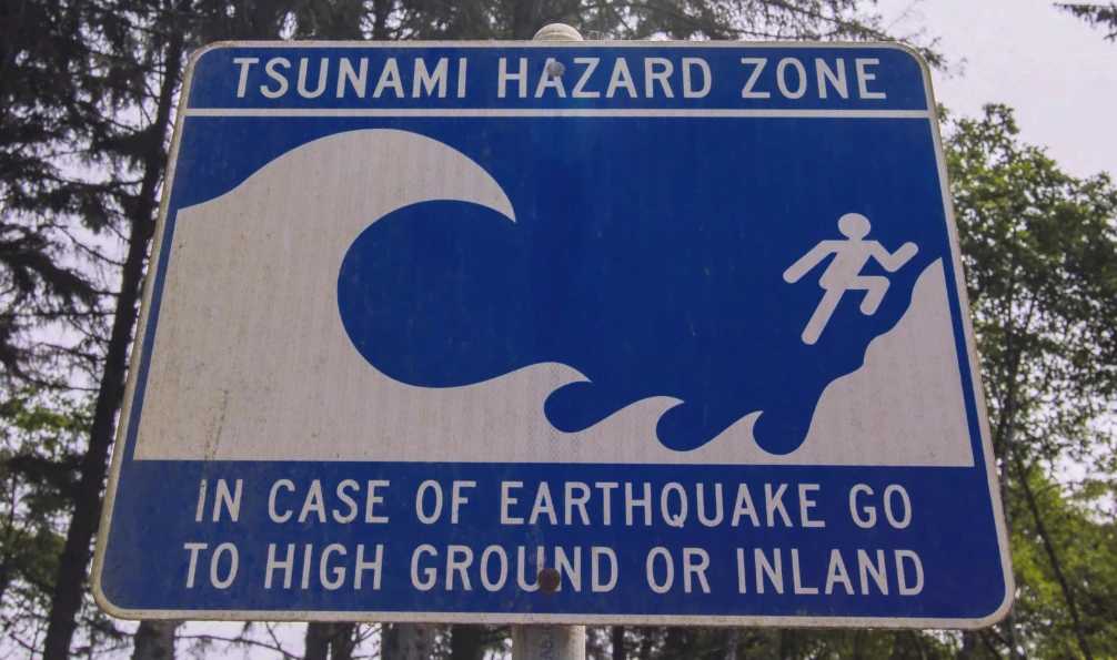 tsunami hazard zone signage